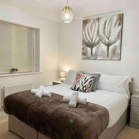 Great Home In Lovely Area With Parking, Sleeps 6 Фолкстон Екстериор снимка