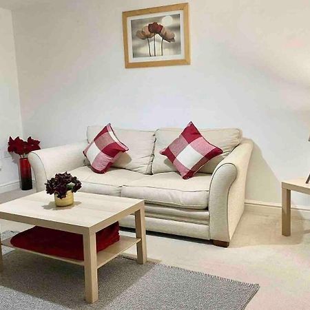 Great Home In Lovely Area With Parking, Sleeps 6 Фолкстон Екстериор снимка