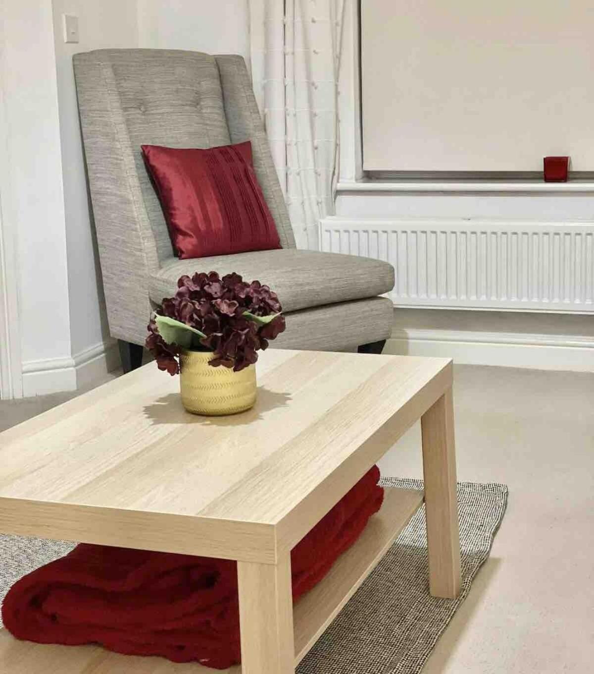 Great Home In Lovely Area With Parking, Sleeps 6 Фолкстон Екстериор снимка