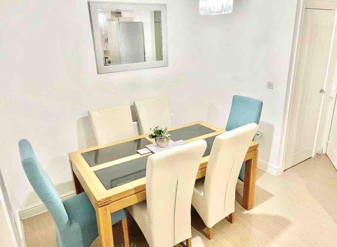 Great Home In Lovely Area With Parking, Sleeps 6 Фолкстон Екстериор снимка
